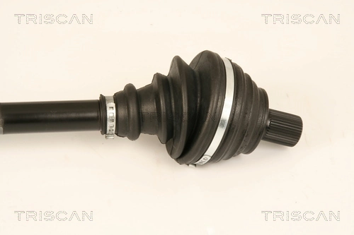 Do koszyka Półoś napędowa przednia lewa Volkswagen Passat B6 3C2