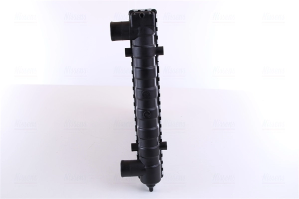 Chłodnica silnika Nissens 651811 cena, od 55,45 USD