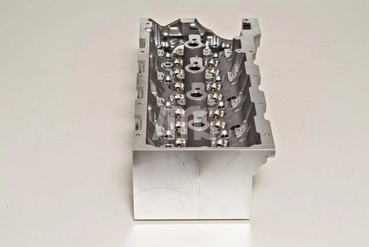 Do koszyka Głowica cylindrów Mercedes E  S211
