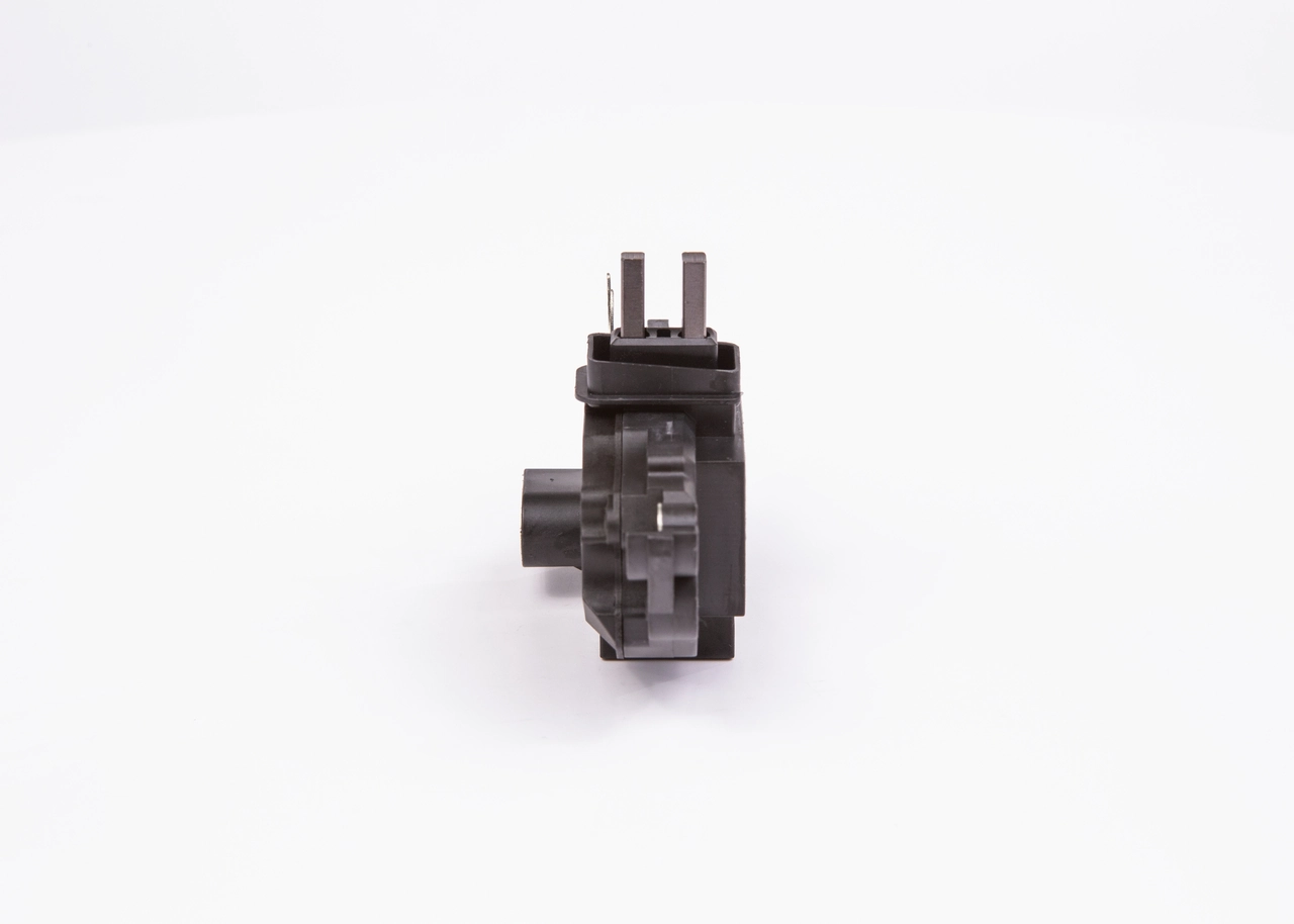 Do koszyka 1986AE0131 Bosch Regulator alternatora (przekaźnik ładowania)