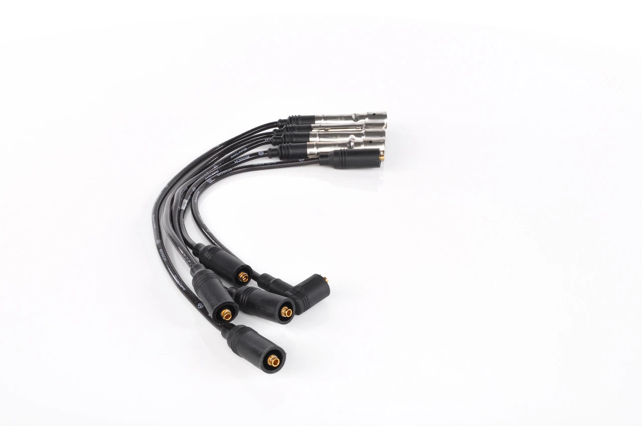 Zestaw przewodów wysokiego napięcia Bosch 0986356317 cena, od 46,83 USD