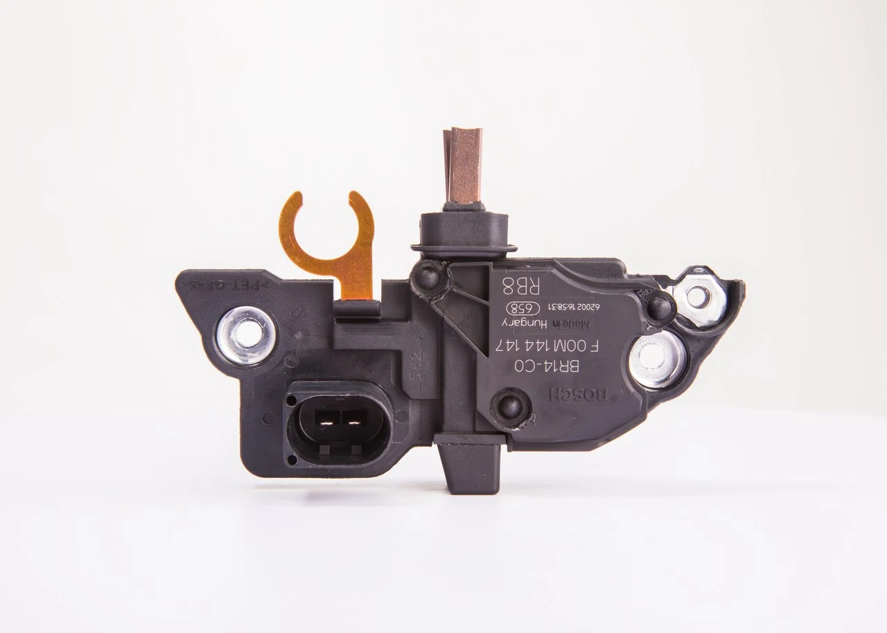 Regulator alternatora (przekaźnik ładowania) Bosch F00M144147 cena, od 47,17 USD