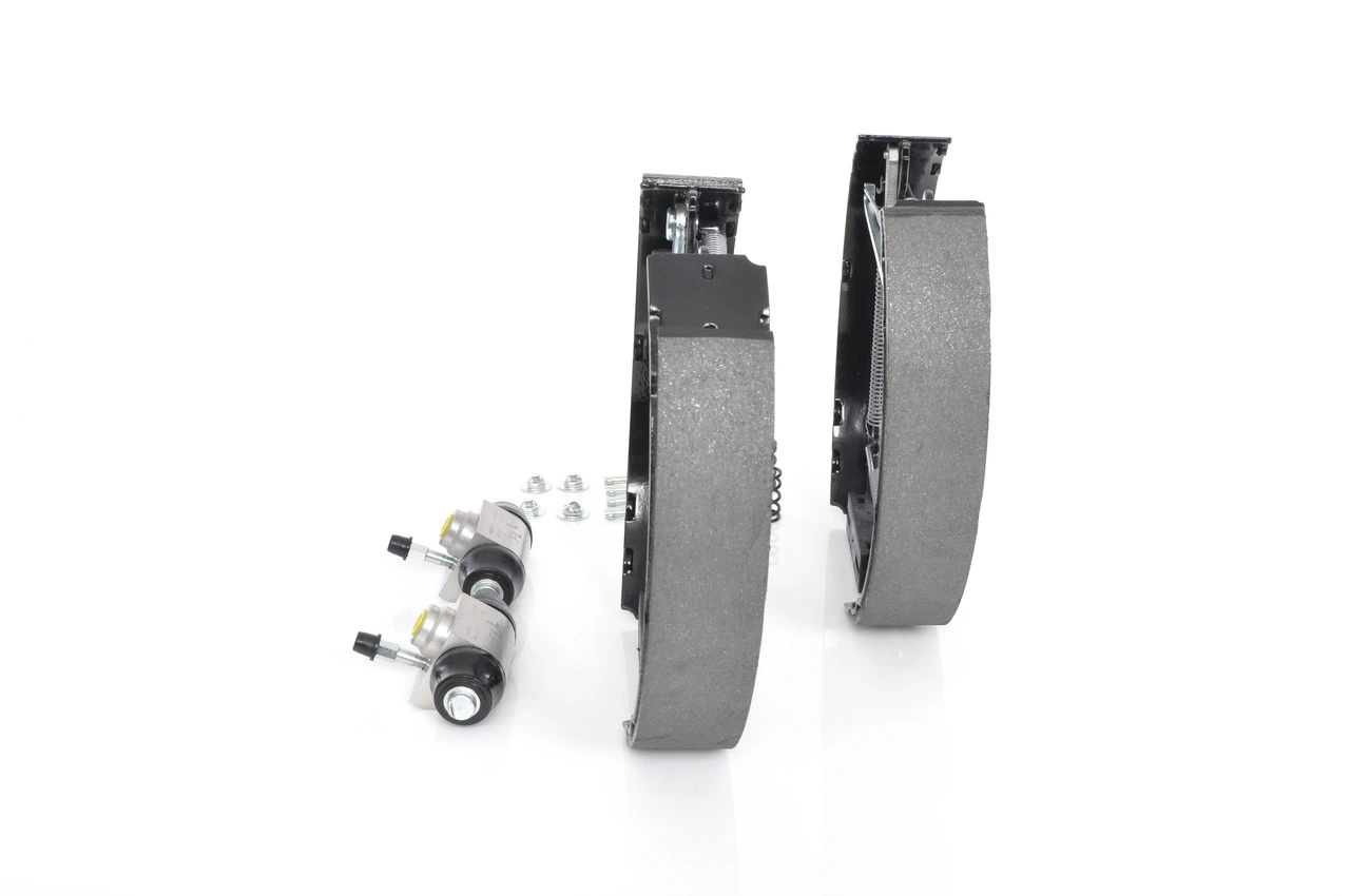 0204114634 Bosch Klocki hamulcowe tylne bębnowe, kompletne z cylindrami, zestaw