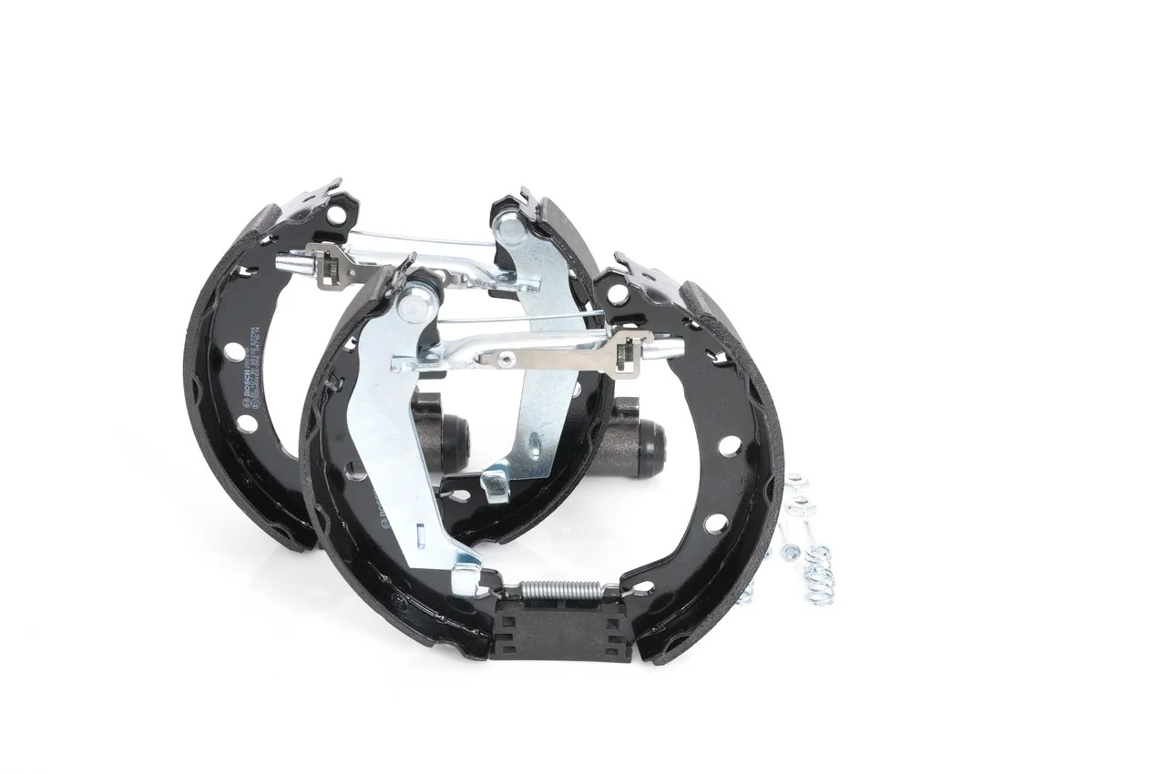 0204114153 Bosch Klocki hamulcowe tylne bębnowe, kompletne z cylindrami, zestaw