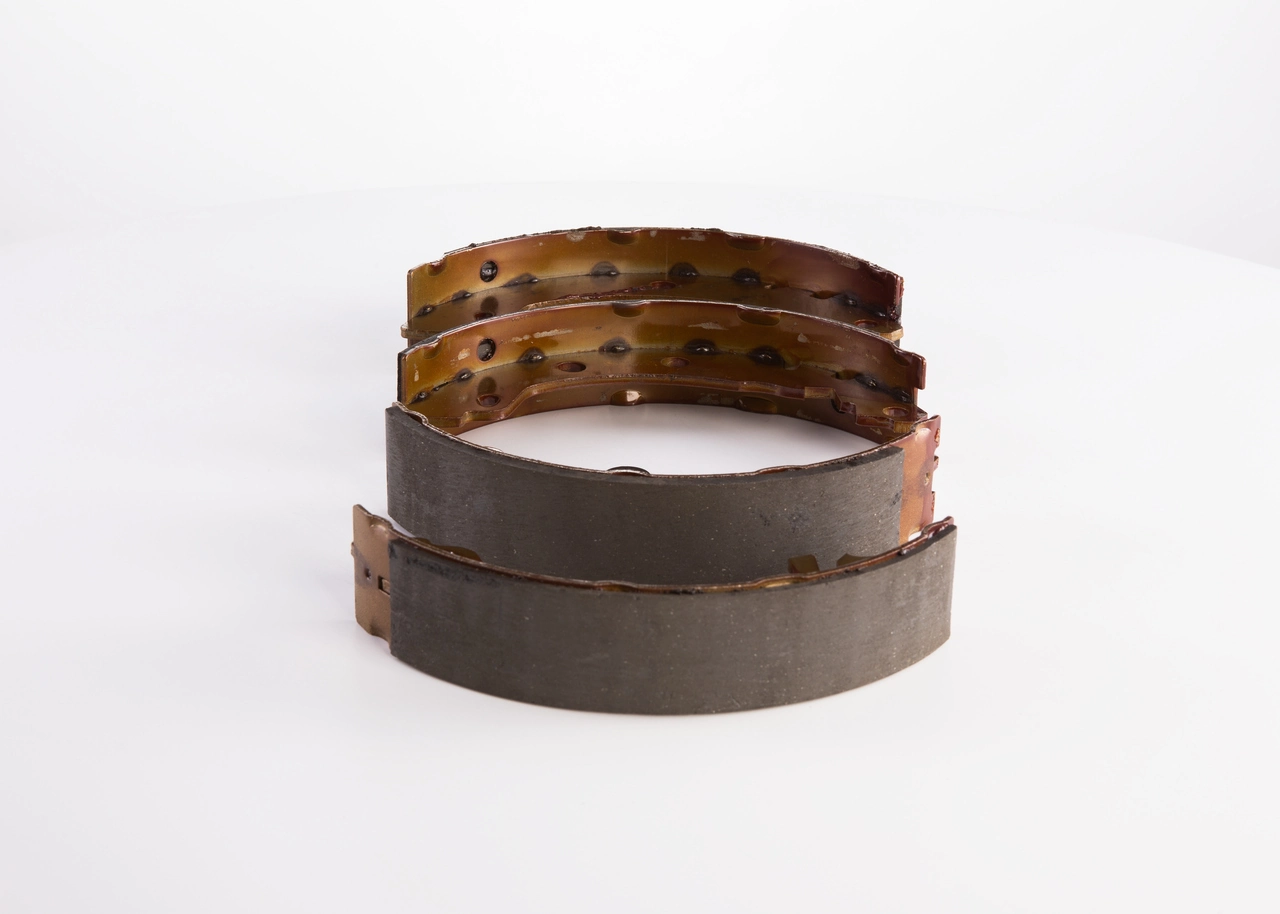 Klocki hamulcowe tylne bębnowe Bosch 0986487960 cena, od 28,34 USD