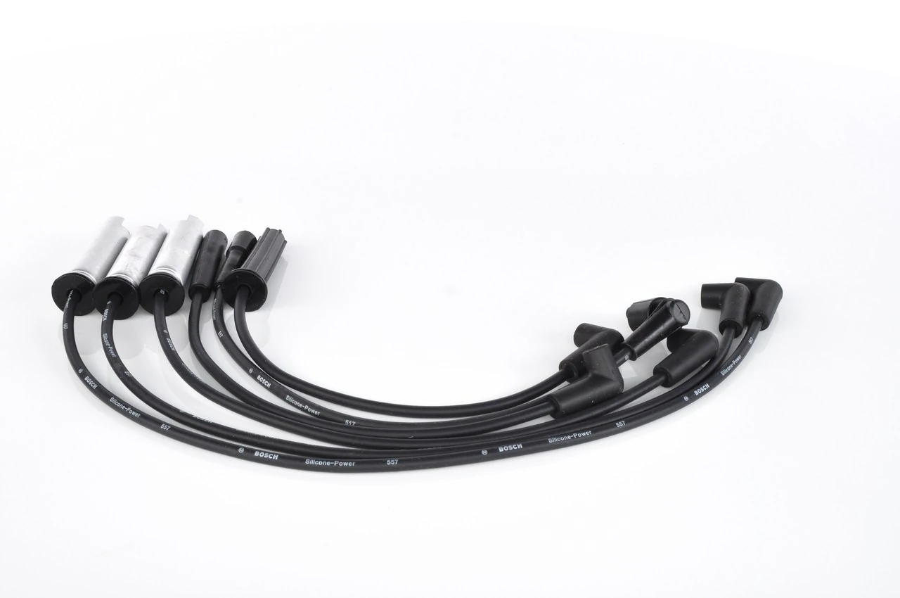 Zestaw przewodów wysokiego napięcia Bosch 0986356739 cena, od 27,53 USD