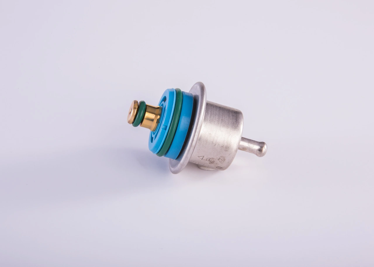 Regulator ciśnienia paliwa w listwie paliwowej Ford Fiesta J5S, J3S