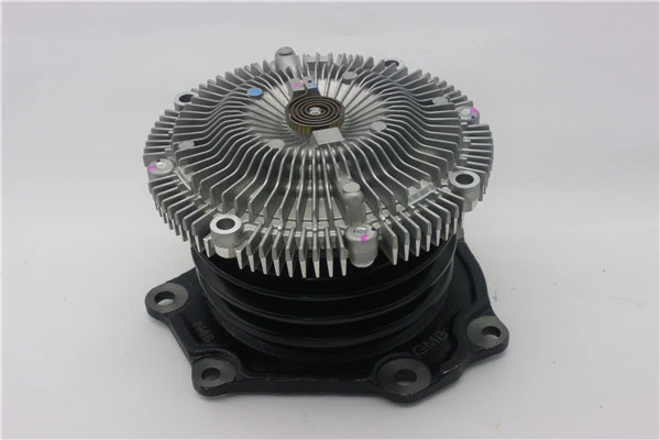  Pompa chłodząca wodna Nissan Terrano 1