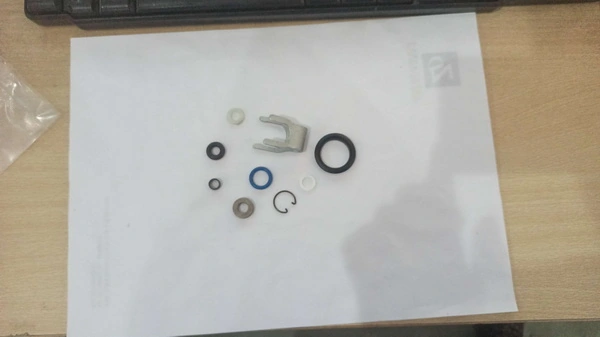 Zestaw naprawczy wtryskiwacza Mercedes GLS X167