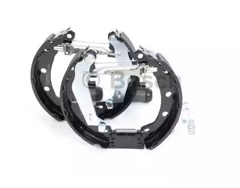 0204114153 Bosch Klocki hamulcowe tylne bębnowe, kompletne z cylindrami, zestaw