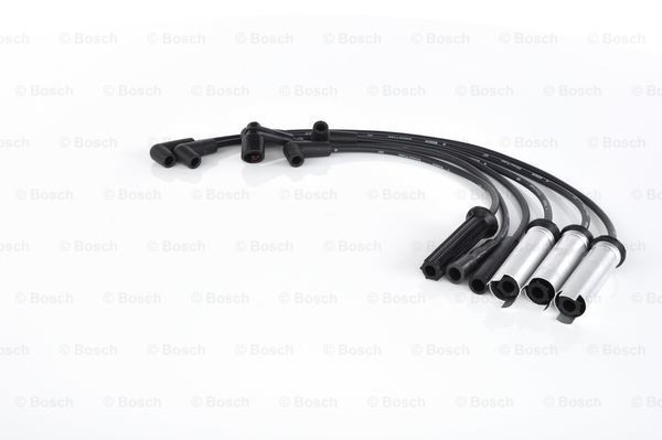 Zestaw przewodów wysokiego napięcia Bosch 0986356739