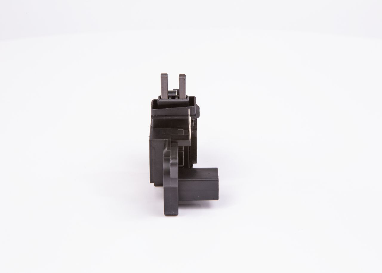Do koszyka 1986AE0131 Bosch Regulator alternatora (przekaźnik ładowania)