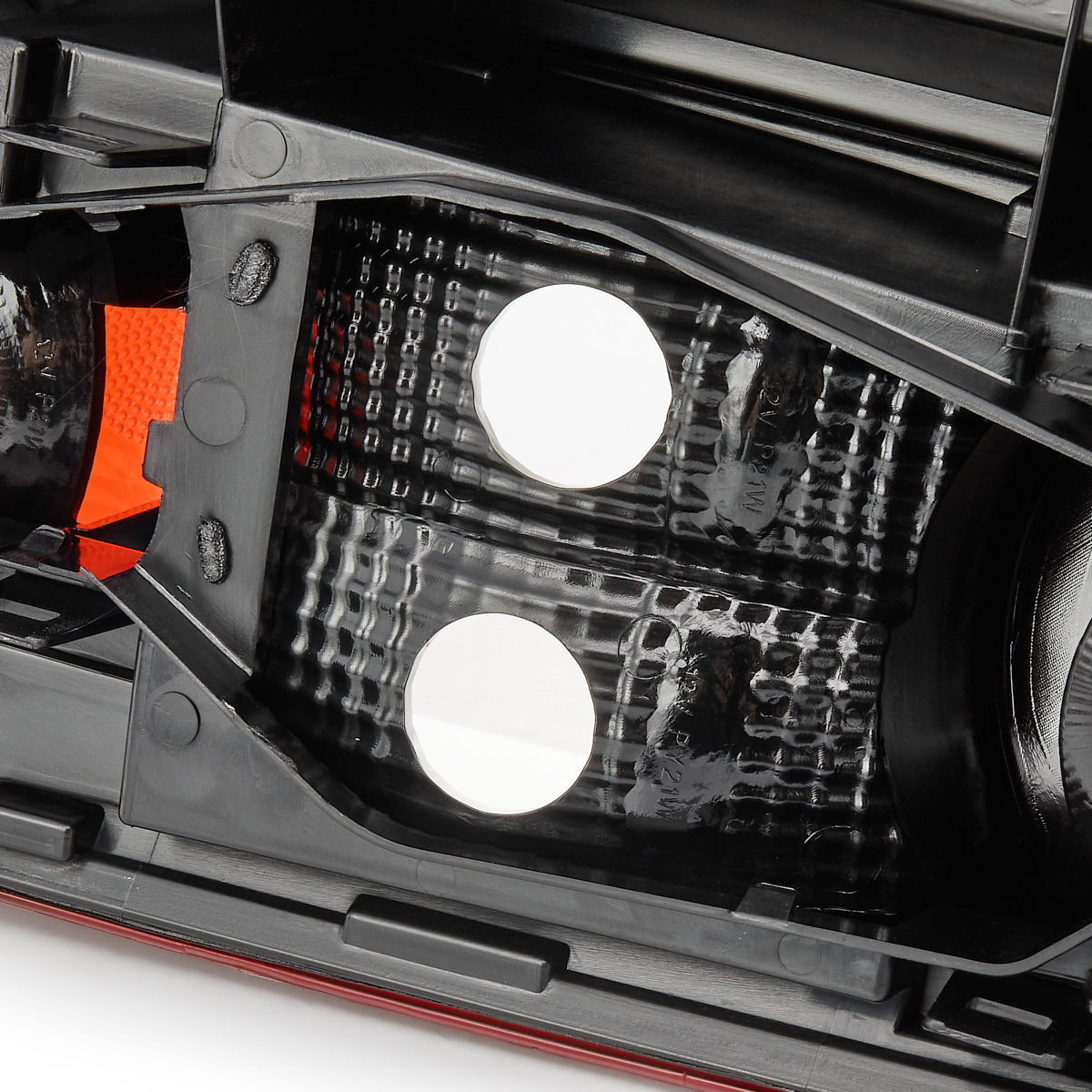 Lampa zespolona tylna lewa 1111382112 TYC