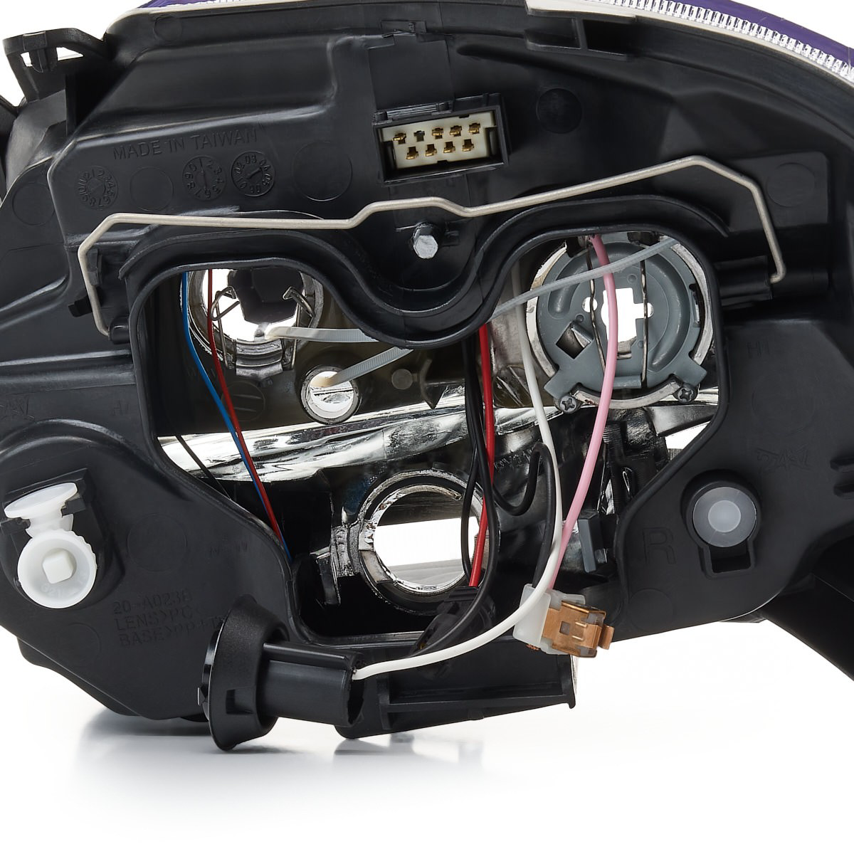 Reflektor prawy Magneti Marelli LPO301 cena, od 112,37 USD