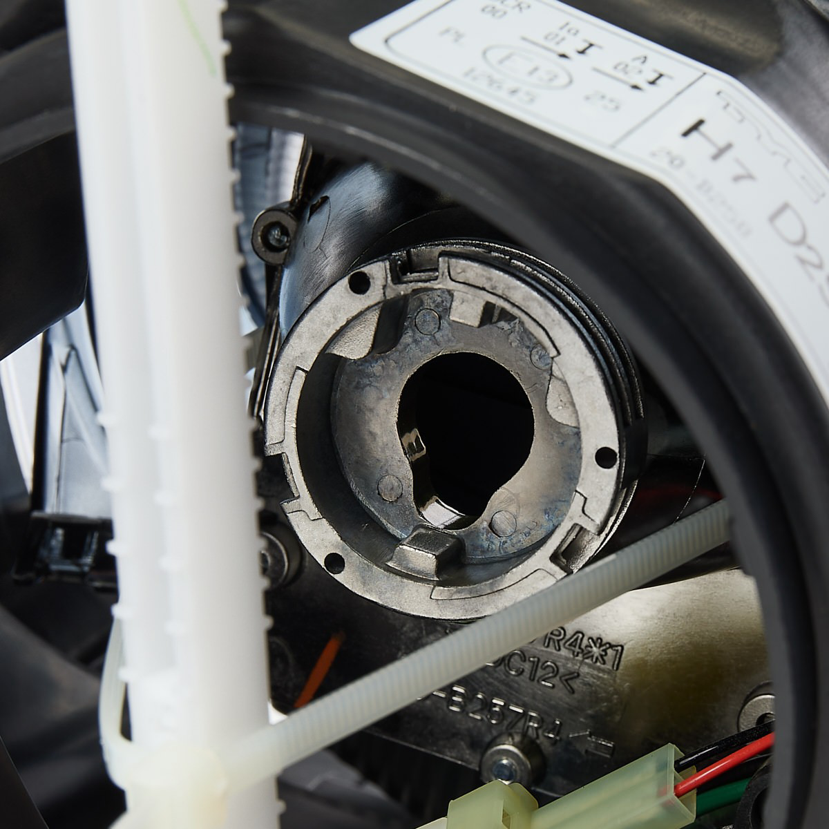 Reflektor lewy Magneti Marelli LPH872 cena, od 275,52 USD