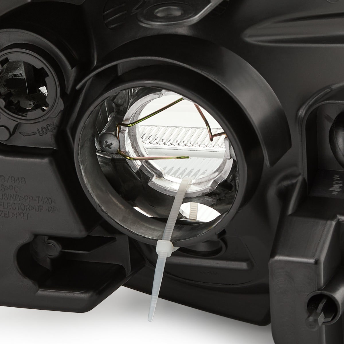 Reflektor lewy AND 30941231 cena, od 98,92 USD