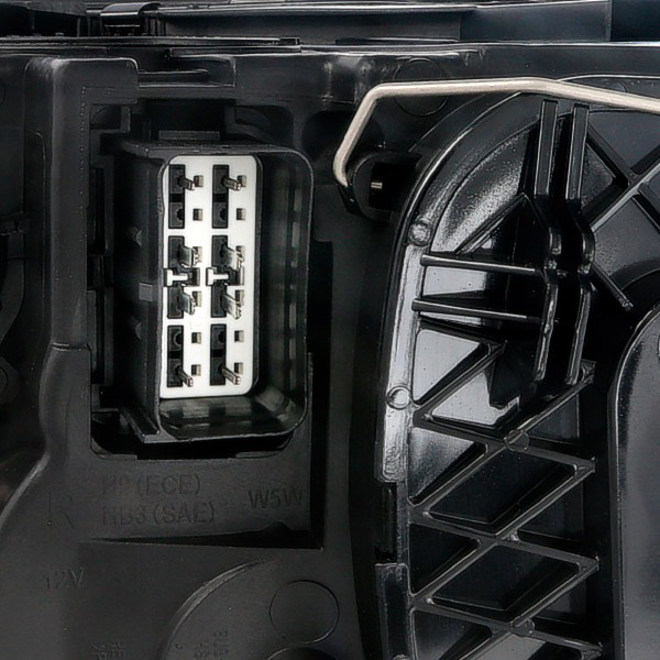 2011887052 TYC Reflektor prawy