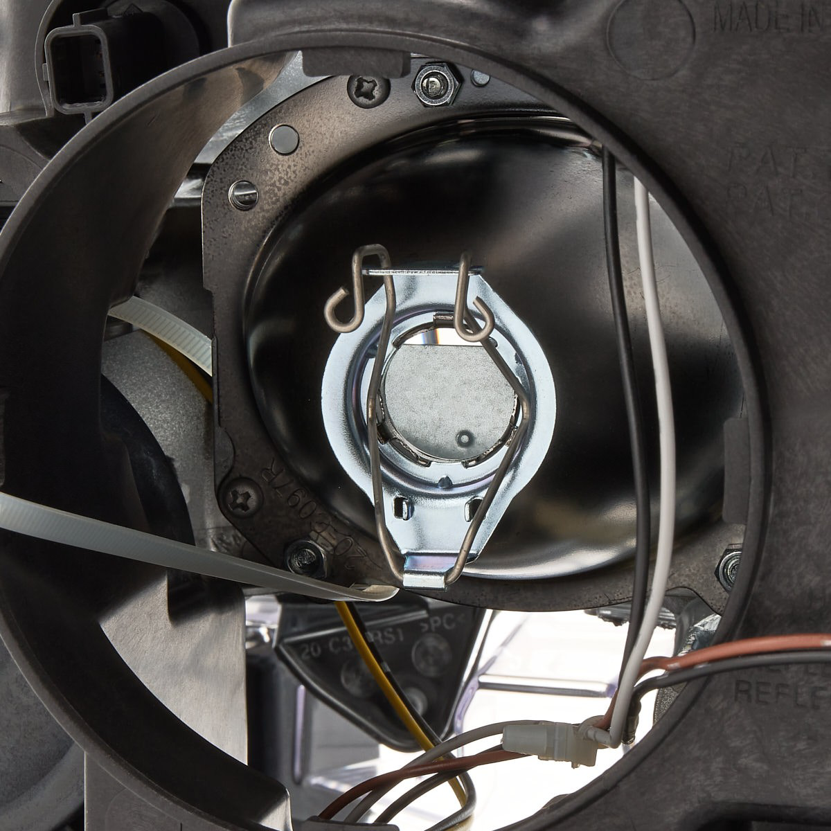 Reflektor prawy do Nissan Qashqai +2 I J10