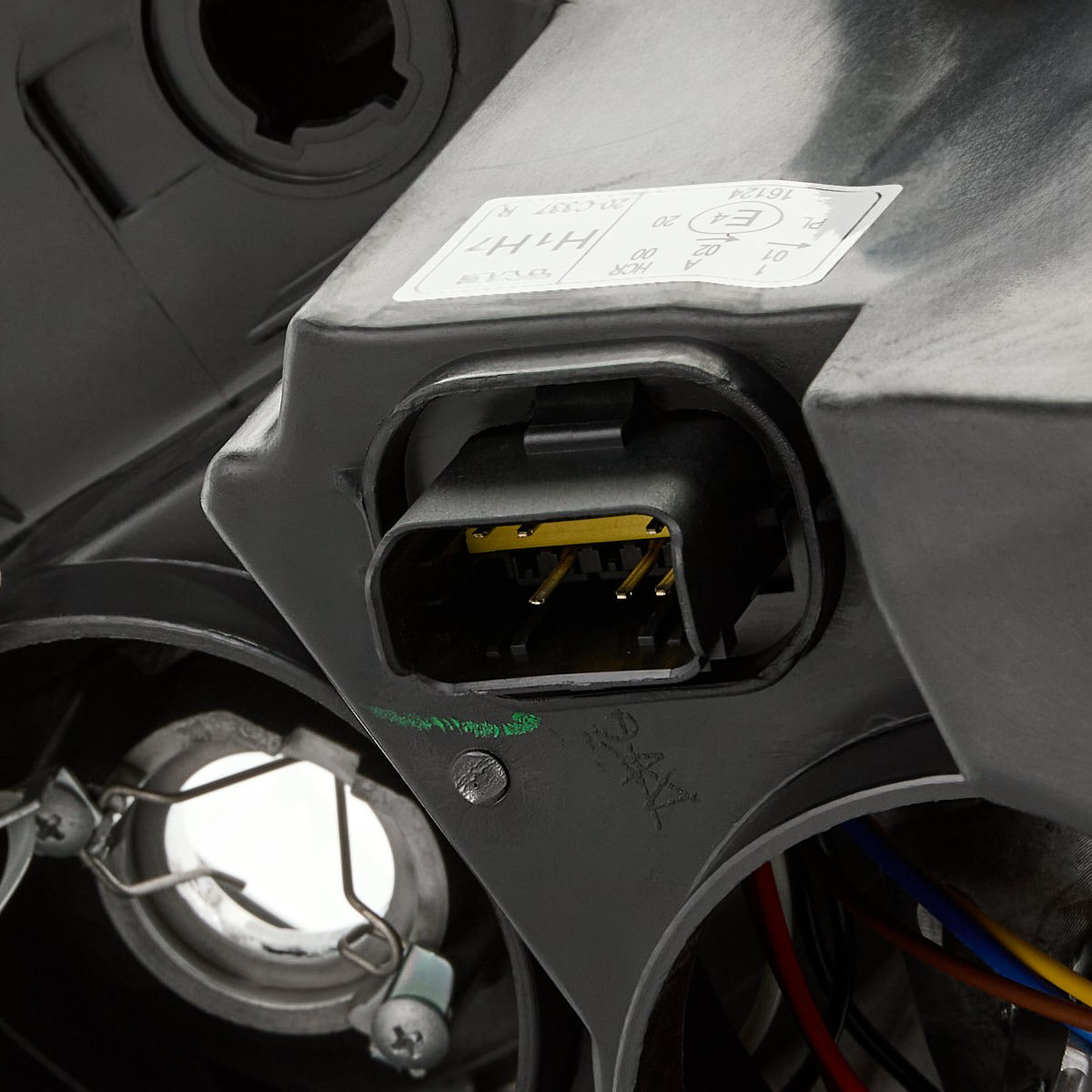 Reflektor prawy General Motors 95528875 cena, od 213,09 USD