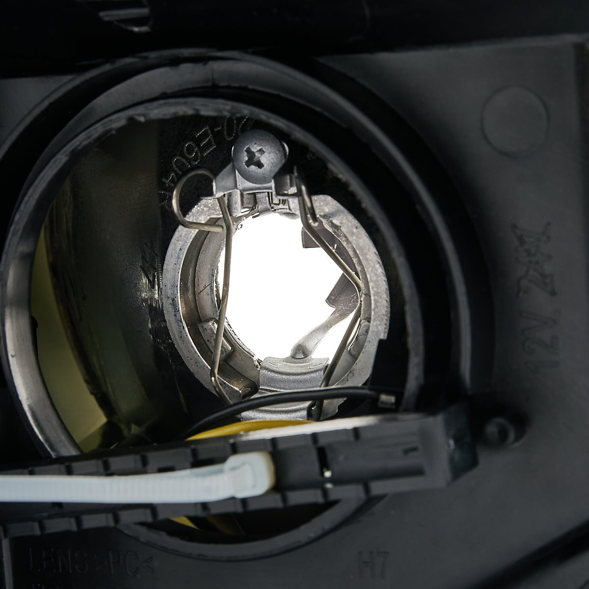 5801375742 Iveco Reflektor lewy