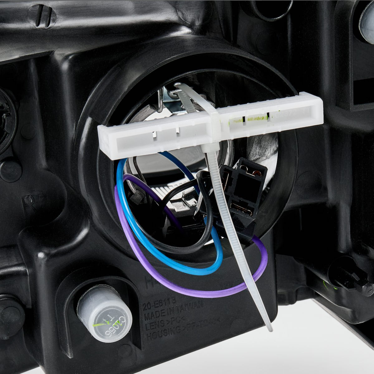 Reflektor prawy do Renault SANDERO II STEPWAY 