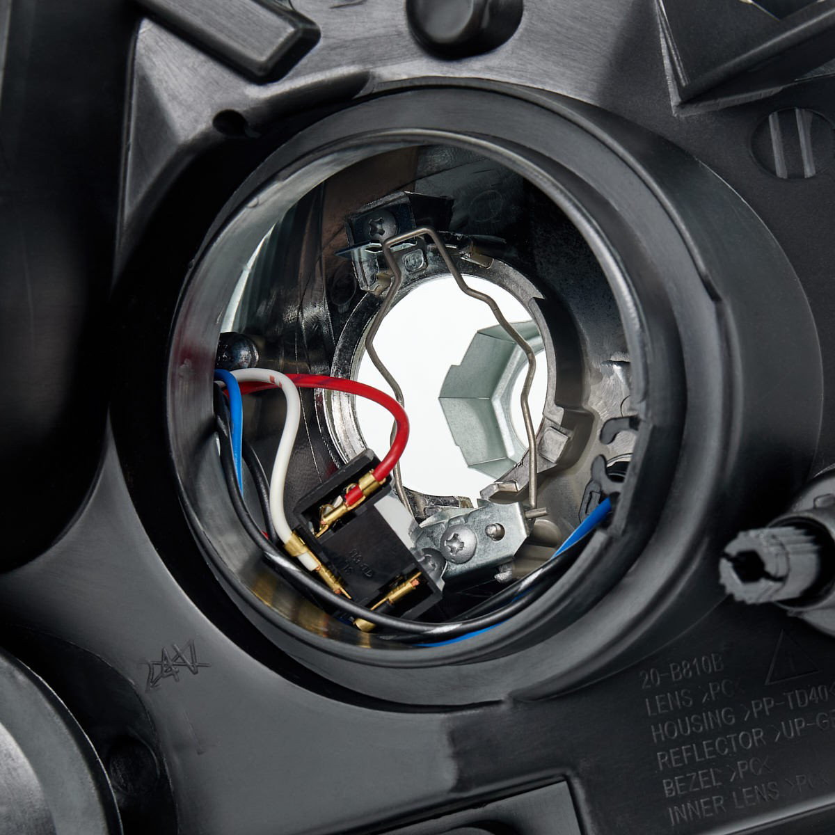 2014700052 TYC Reflektor lewy