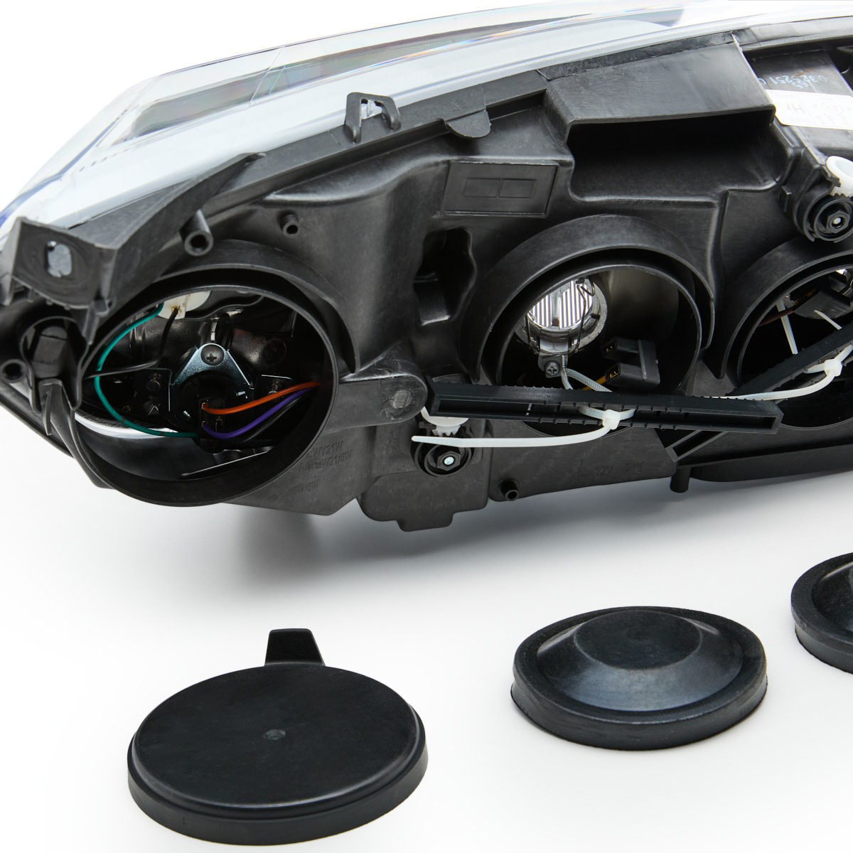 2014776052 TYC Reflektor lewy