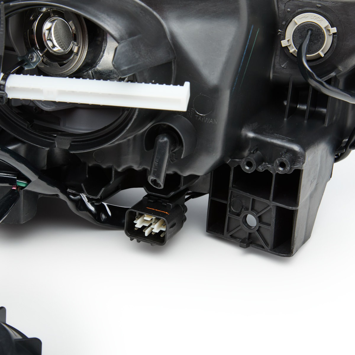 Reflektor lewy Mitsubishi ASX SUV (GA) (2010 - 2026) cena, od 273,75 USD