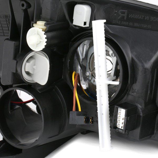 Reflektor lewy General Motors 1216142 cena, od 83,43 USD