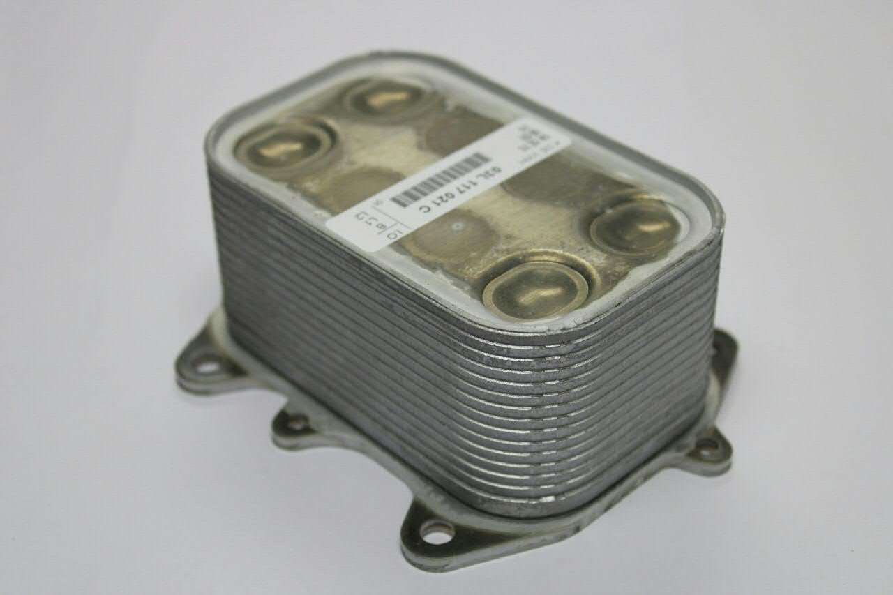 Chłodnica oleju, pod filtrem VAG 03L117021C cena, od 42,44 USD