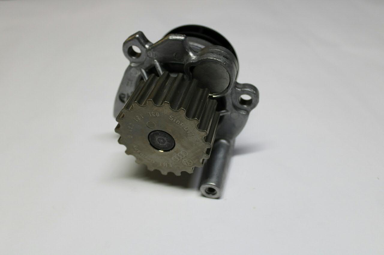 Pompa chłodząca wodna VAG 03L121011Q cena, od 37,41 USD