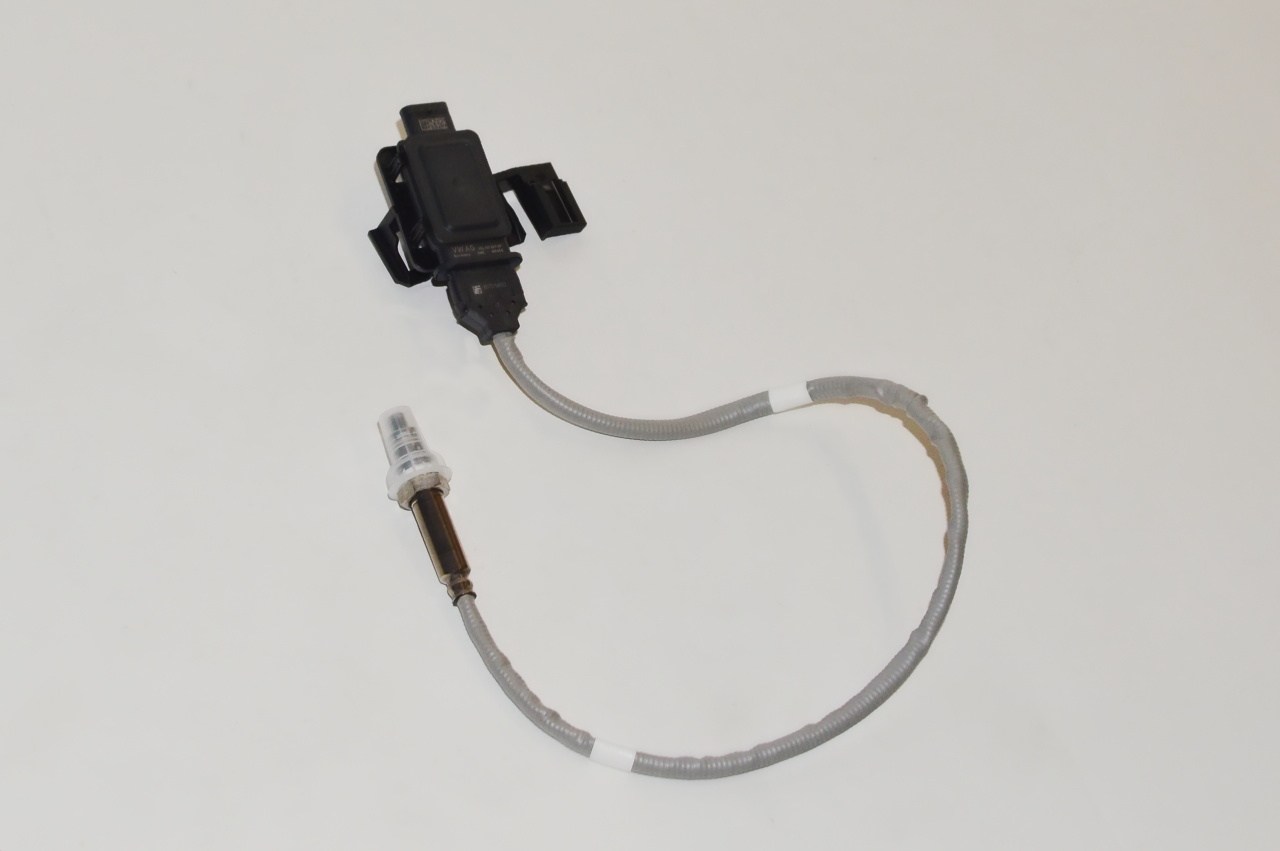 Czujnik tlenków azotu NOX przedni VAG 05L907807AP cena, od 350,73 USD