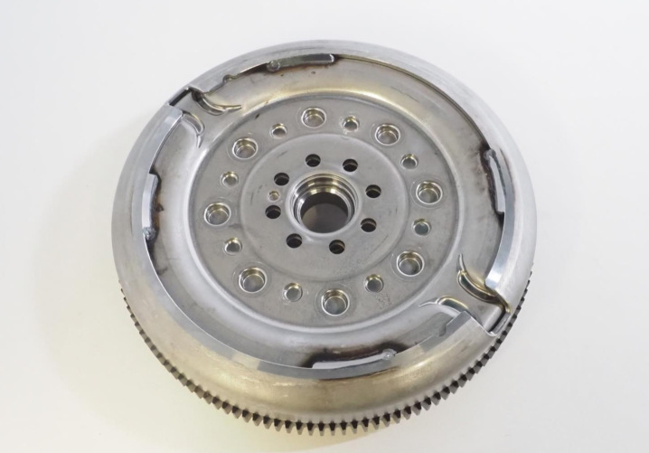 Koło zamachowe silnika VAG 06K105266H cena, od 362,87 USD
