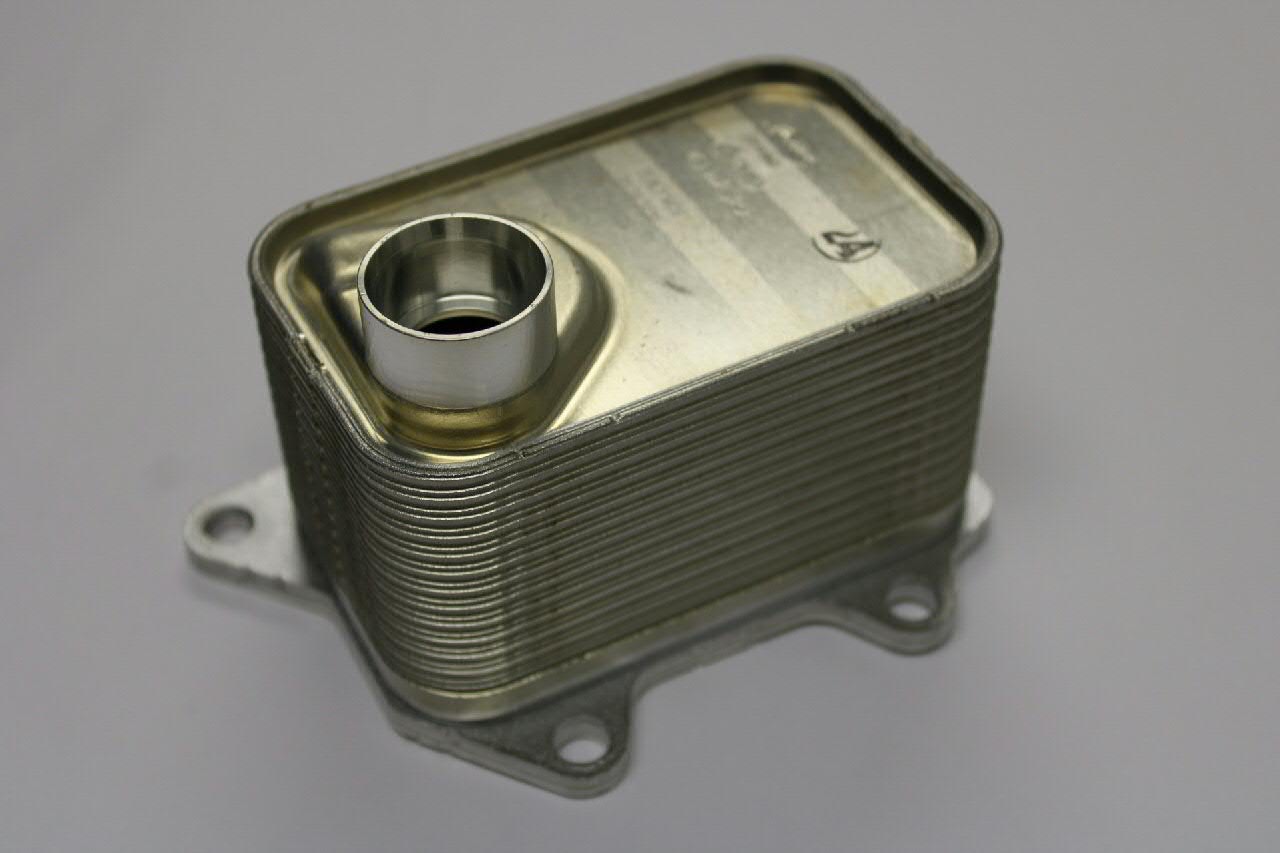 06L117021G VAG Chłodnica oleju, pod filtrem