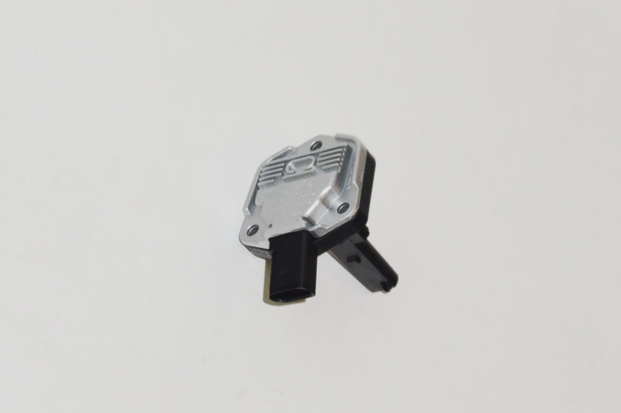 Czujnik poziomu oleju silnikowego VAG 1J0907660F cena, od 27,09 USD