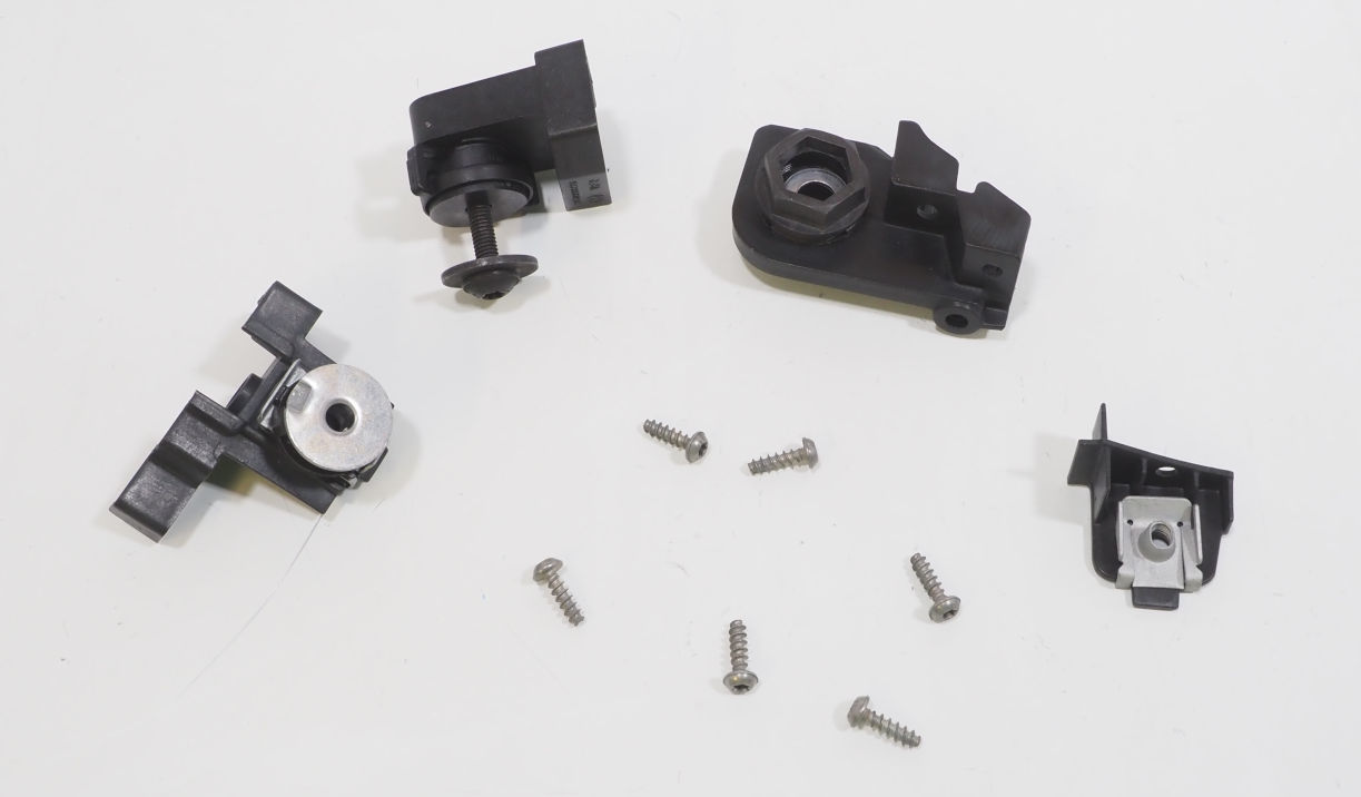 3G0998226 VAG Wspornik (adapter) mocowania reflektora przedniego prawego