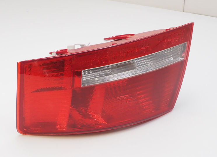 Lampa zespolona tylna prawa zewnętrzna VAG 4F5945096L cena, od 105,70 USD