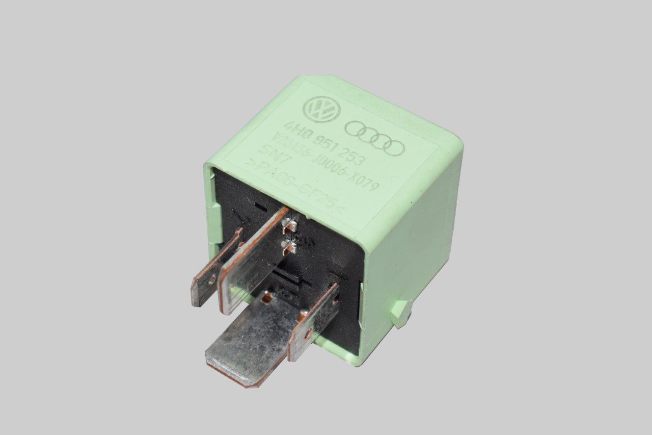 4H0951253 VAG Przekaźnik pompy paliwa elektrycznej