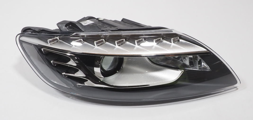 Reflektor prawy Audi Q7 SUV (4LB) (2006 - 2016) cena, od 673,12 USD