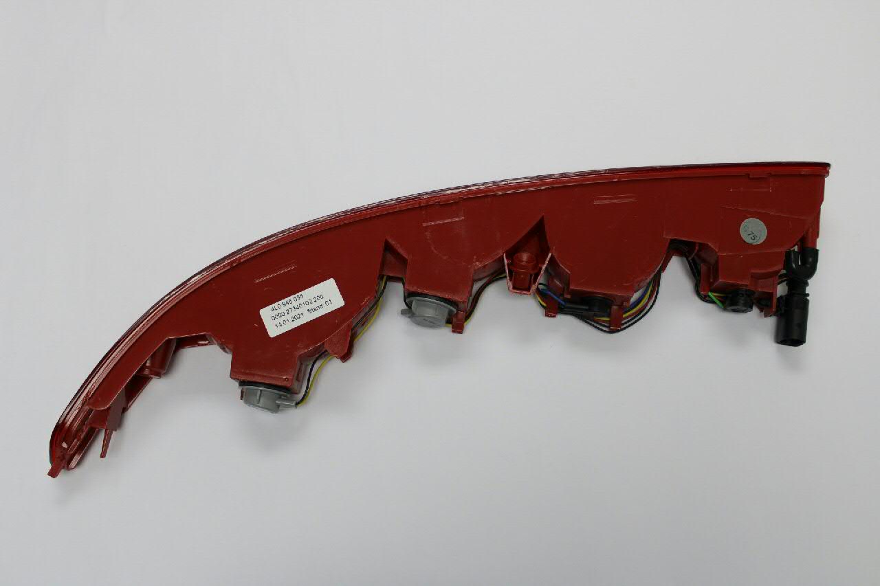 Lampa zespolona zderzaka tylnego lewa 4L0945095 VAG