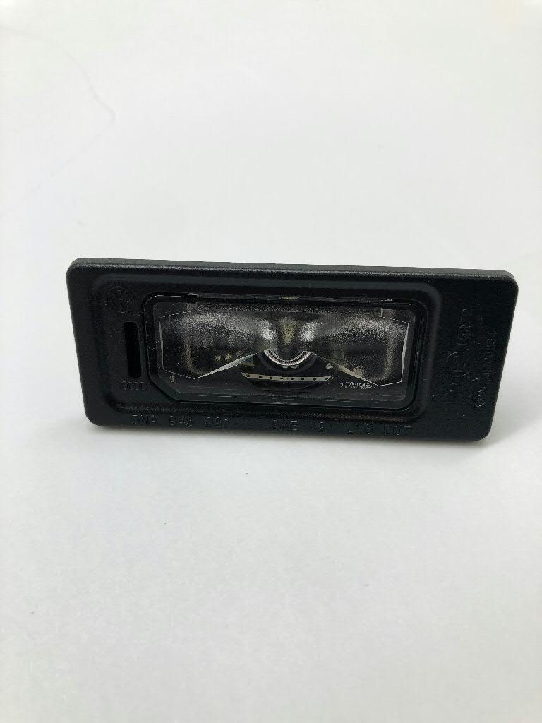  Lampa oświetlenia tylnej tablicy rejestracyjnej Volkswagen Transporter 