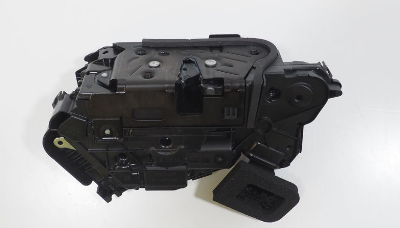 Do koszyka 5TB837015B VAG Zamek drzwi przednich lewych