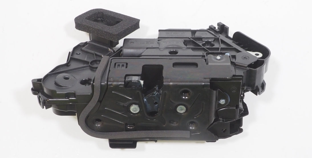 Zamek drzwi przednich lewych 5TB837015C VAG