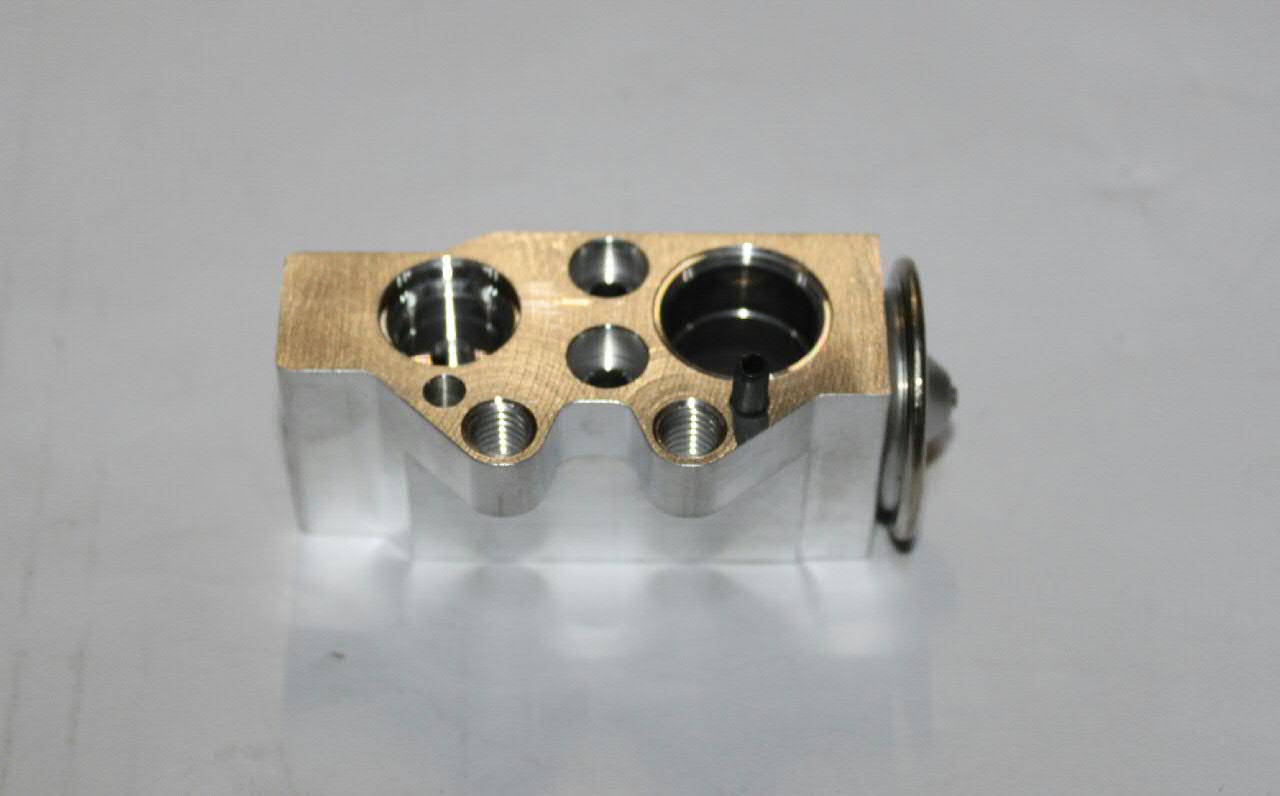 Zawór termostatyczny klimatyzacji VAG 6Q0820679G cena, od 50,14 USD