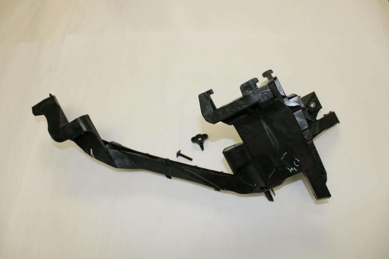 Wsponik (adapter) mocowania reflektora przedniego lewego 80A805607 VAG