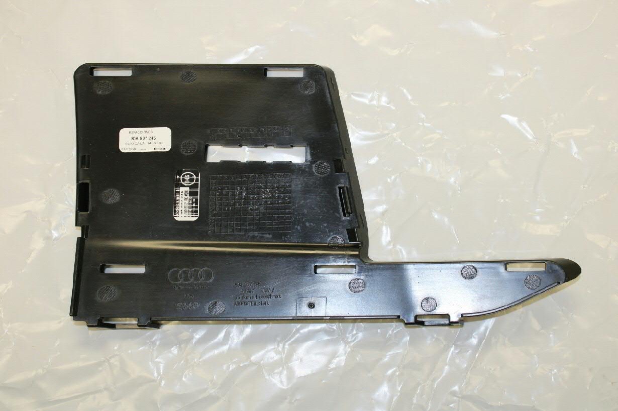 Zaślepka (kratki) lamp przeciwmgielnych zderzaka przedniego lewa 80A807245 VAG