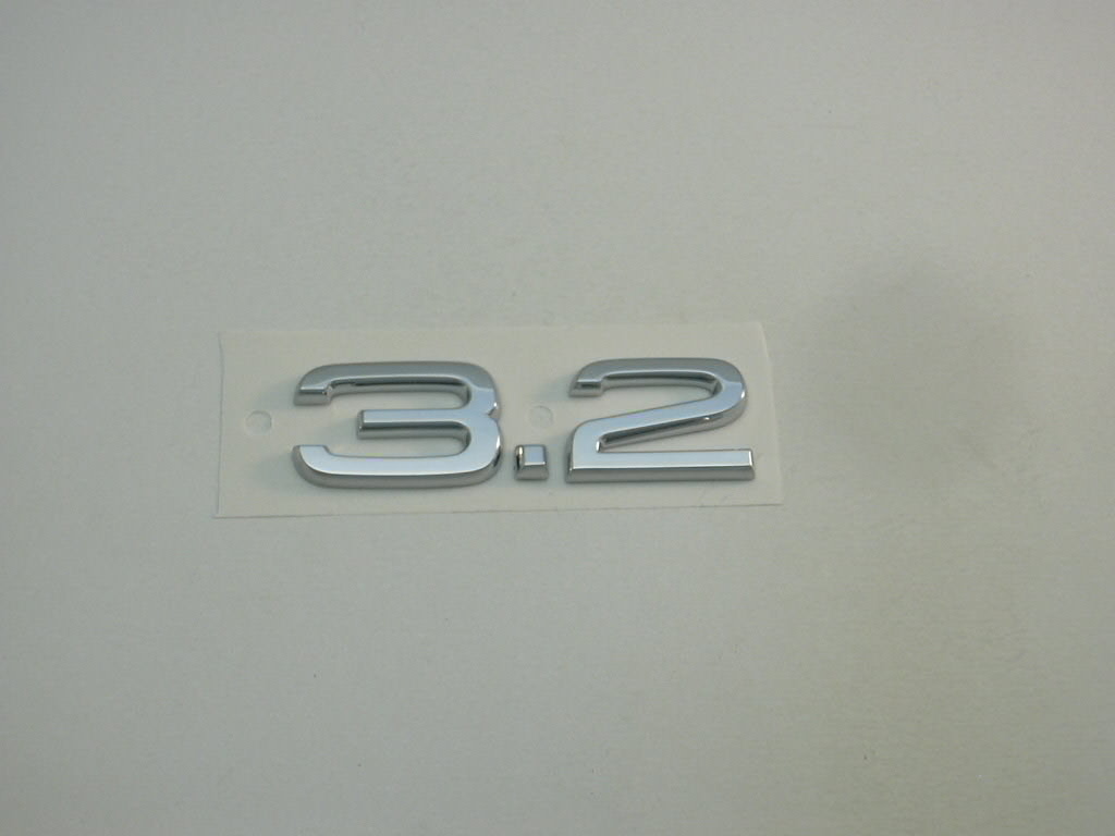 Kupić Emblemat na klapę bagaznika (znaczek firmowy) Audi TT  8N3 w dobrej cenie