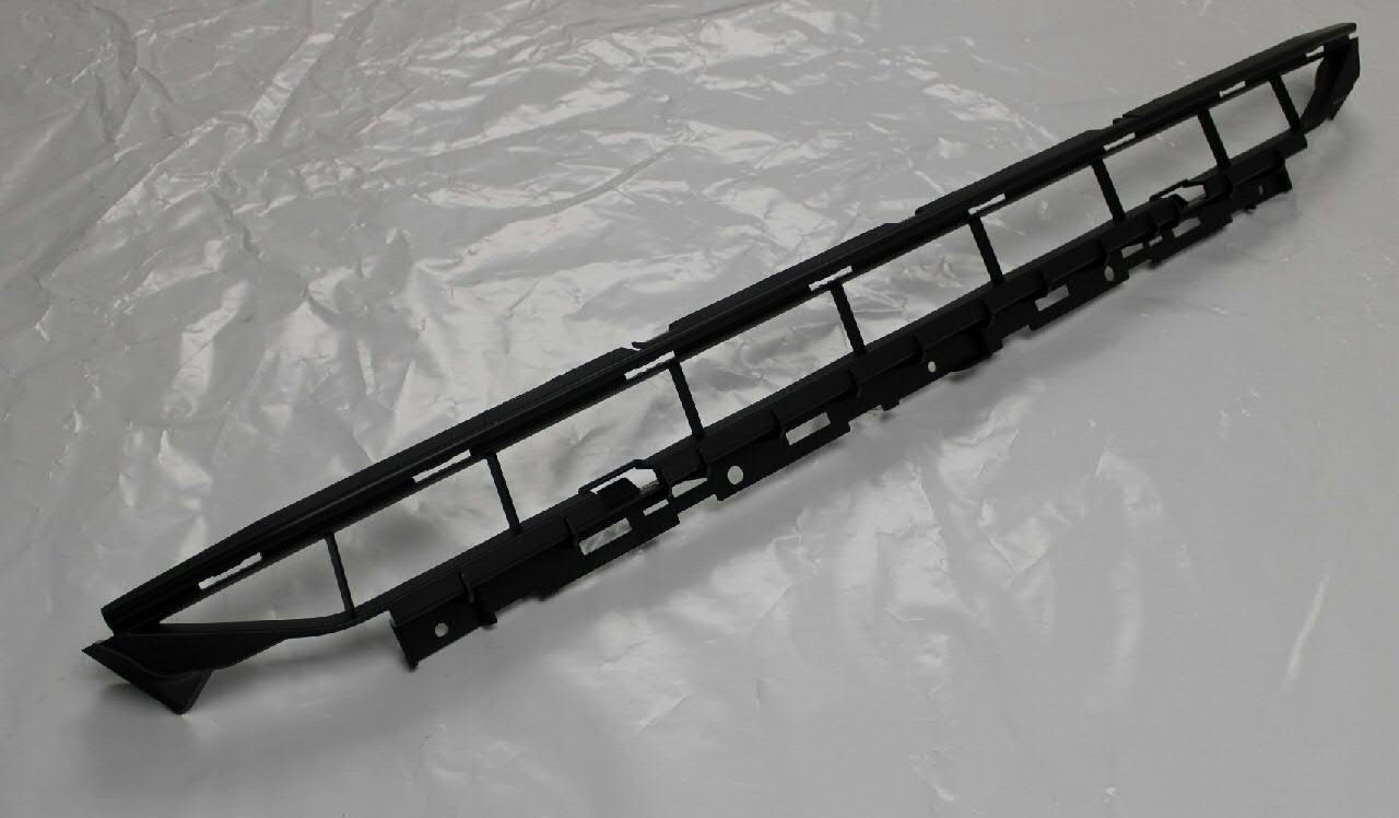 Kratka zderzaka przedniego środkowa VAG 8W0807683A9B9 cena, od 50,79 USD