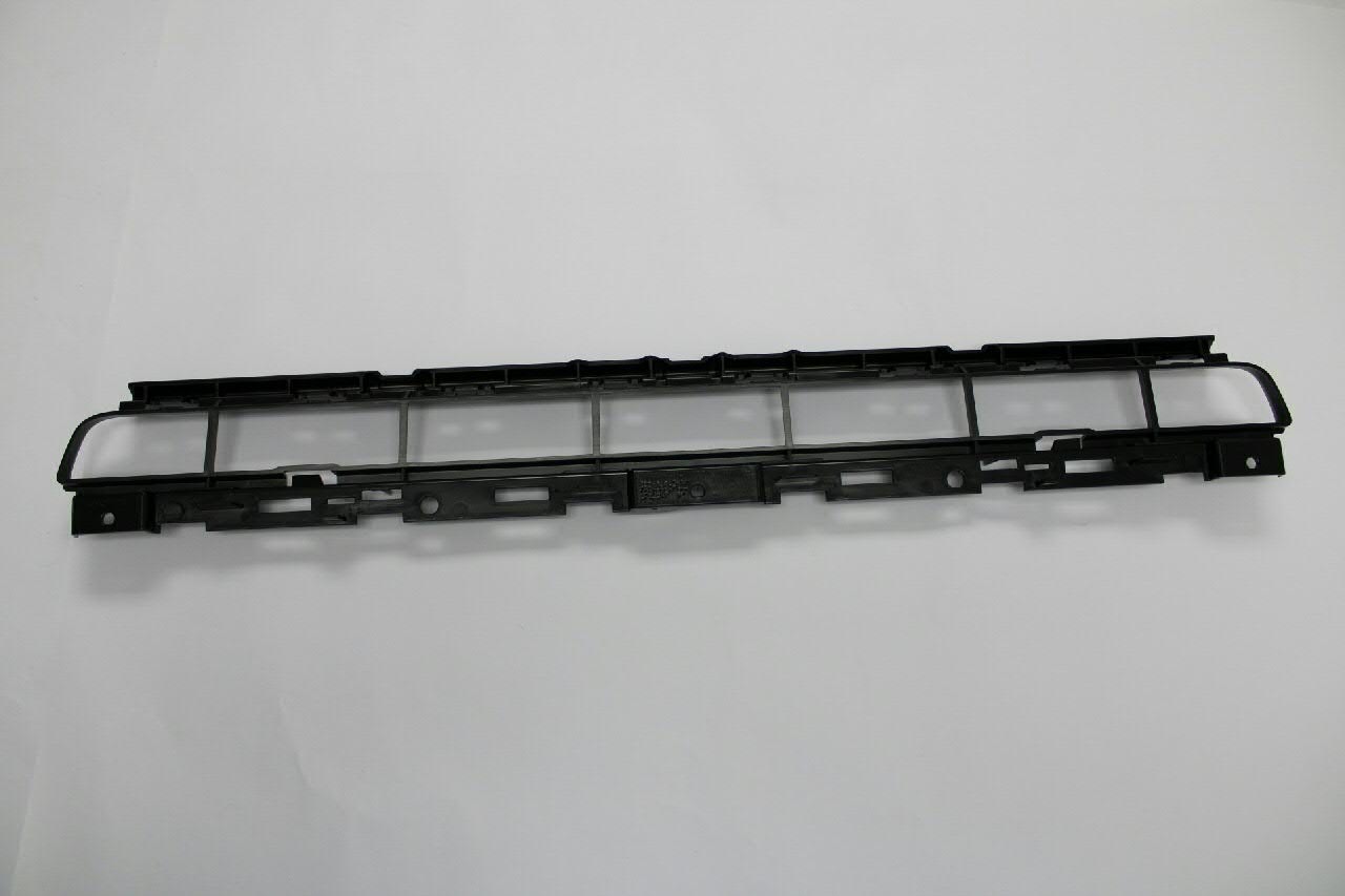 Kratka zderzaka przedniego środkowa VAG 8W08076839B9 cena, od 34,93 USD