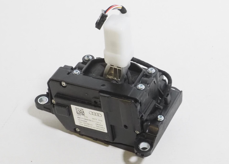 8W1713041Q VAG Mechanizm zmiany biegów (cięgno)